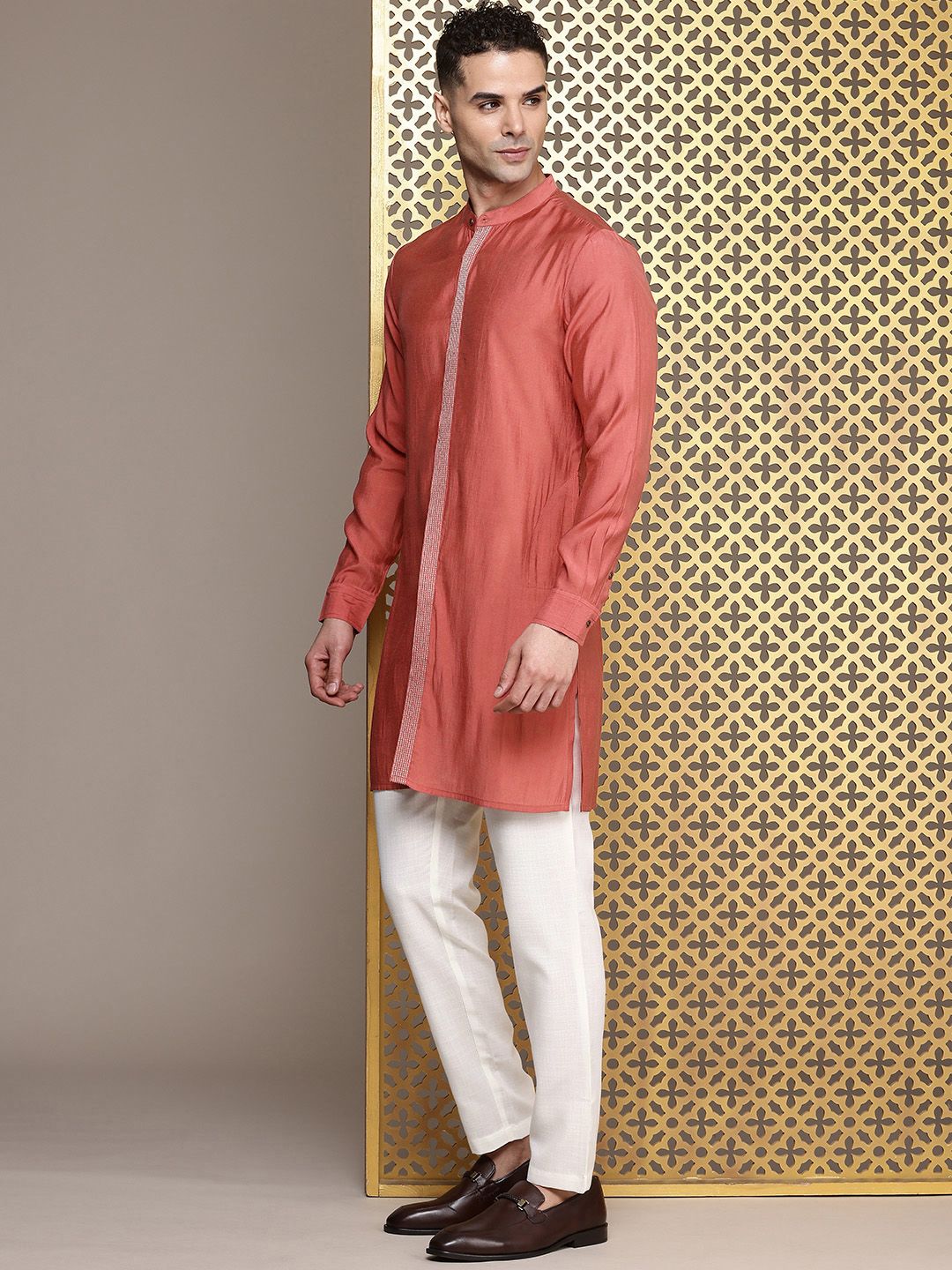 House of Pataudi Band Collar Thread Work Detailed Jashn Kurta with Trousers