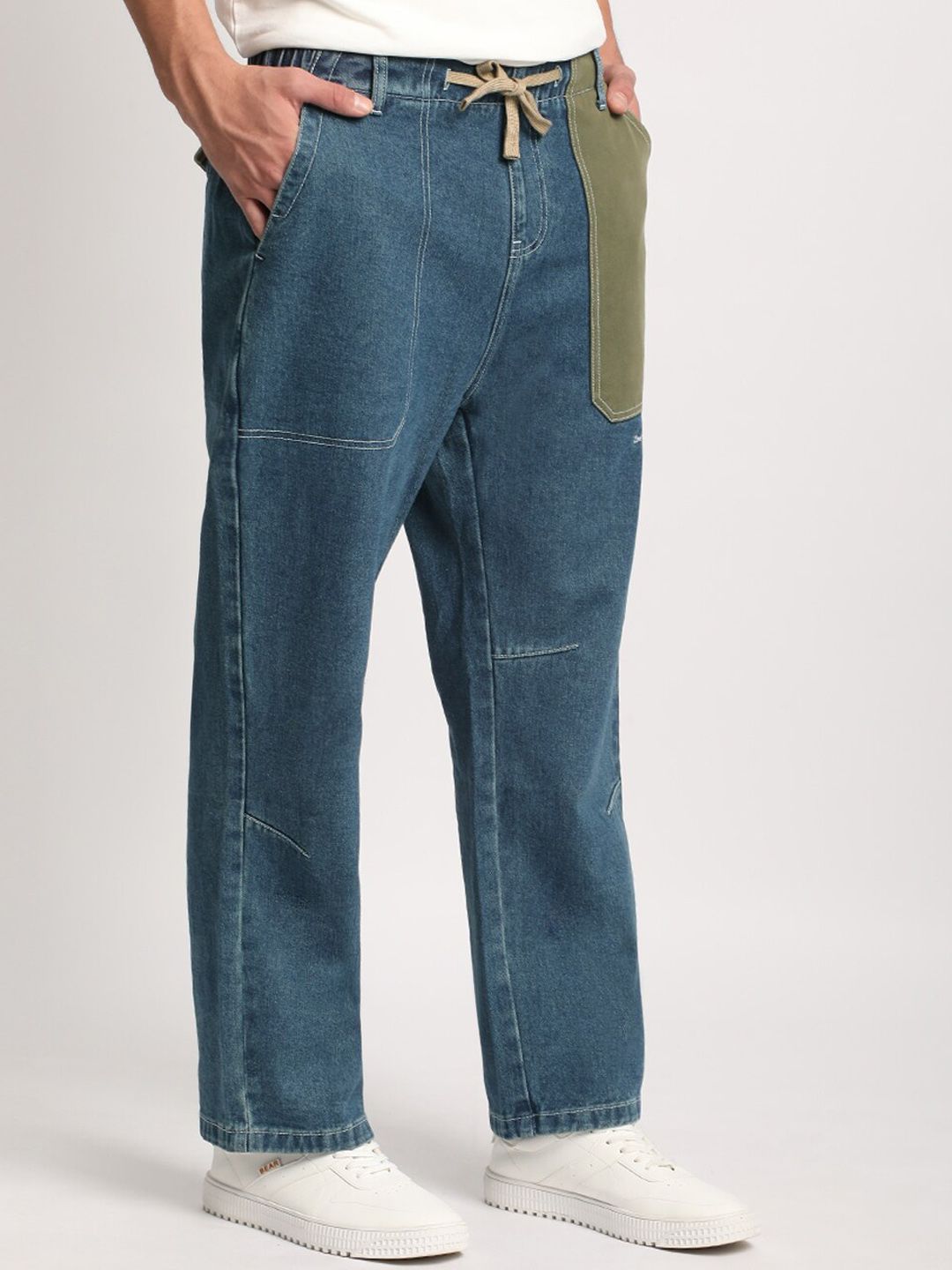 THE BEAR HOUSE Men Straight Fit Clean Look Light Fade Jeans