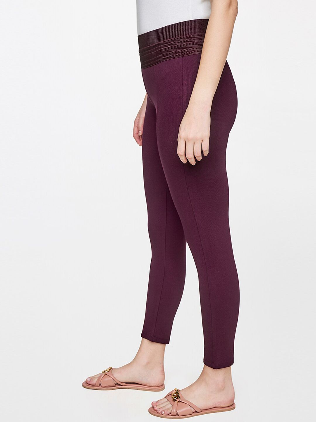 AND Women Red Solid Tapered Fit Chinos Cropped Trousers