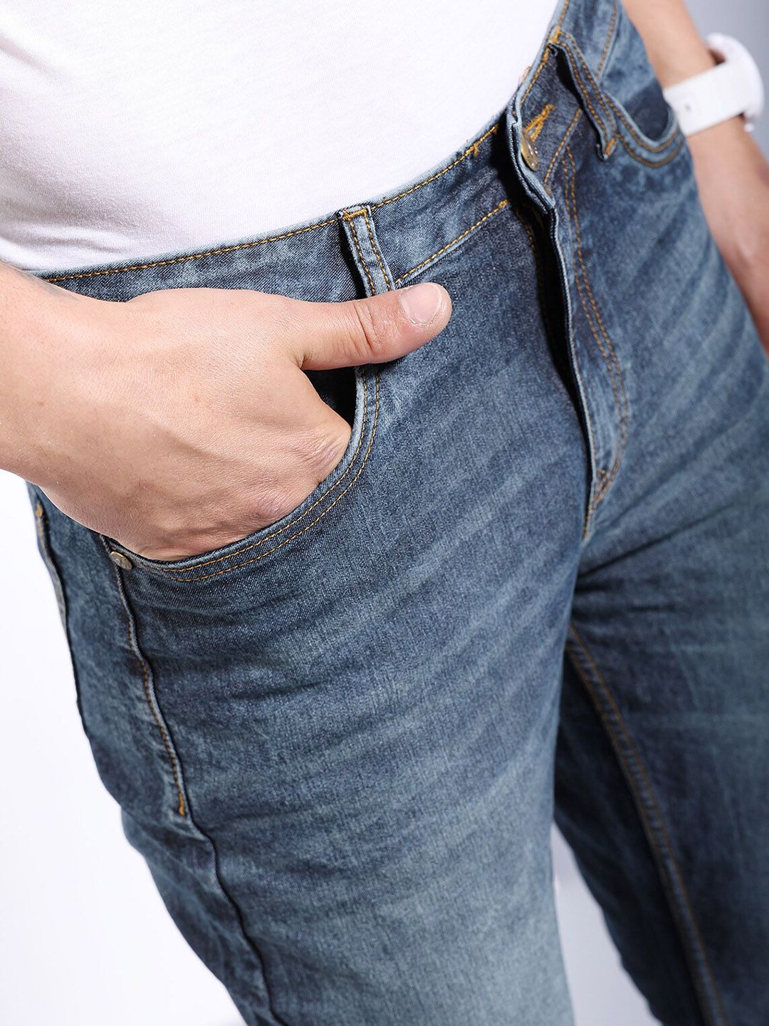 The Indian Garage Co Men Slim Fit Heavy Fade Stretchable Jeans