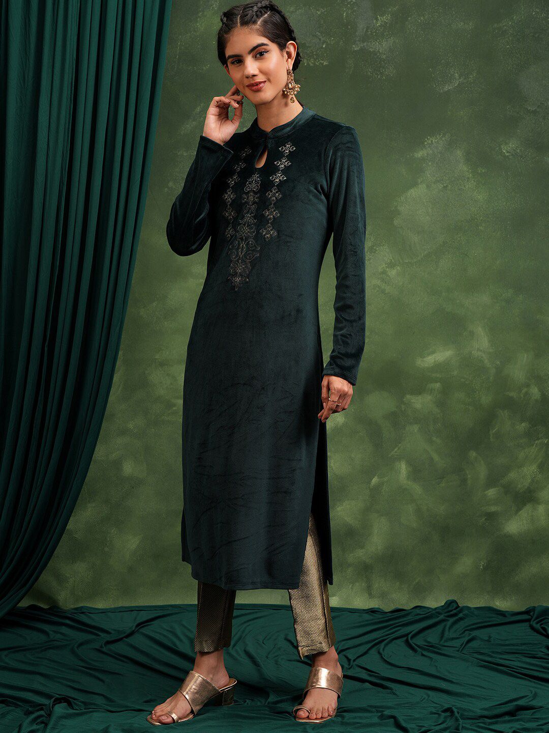 Vishudh Green Ethnic Motifs Embroidered Keyhole Neck Straight Kurta