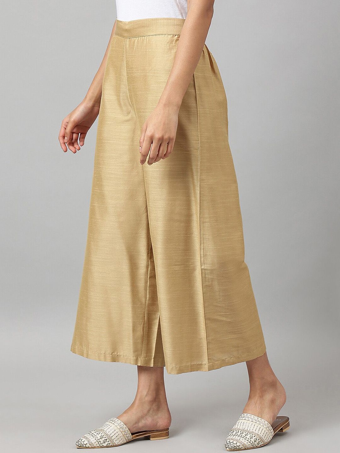 W Women Gold-Toned Comfort Cropped Parallel Trousers