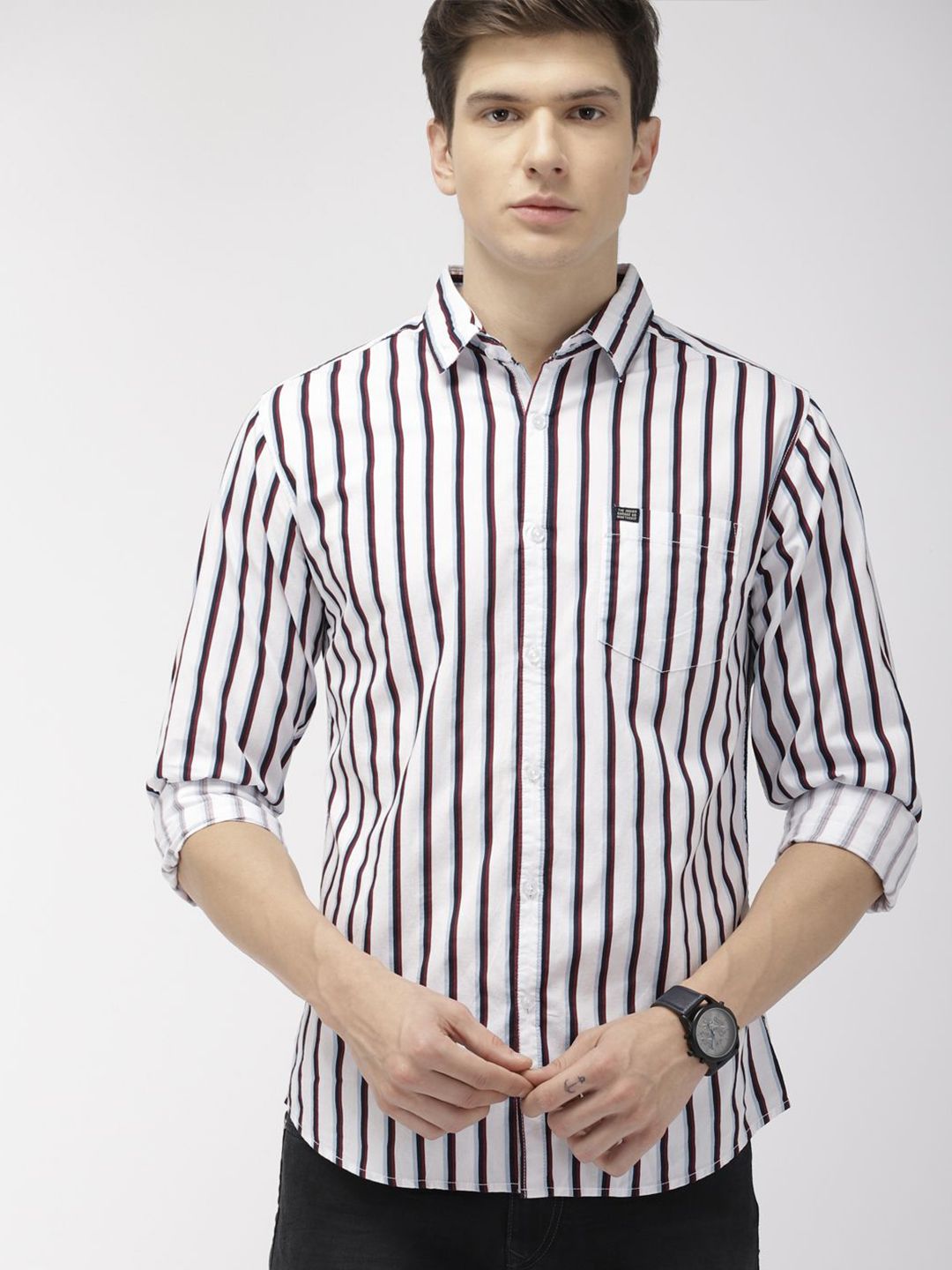 The Indian Garage Co Men White & Red Slim Fit Striped Casual Shirt