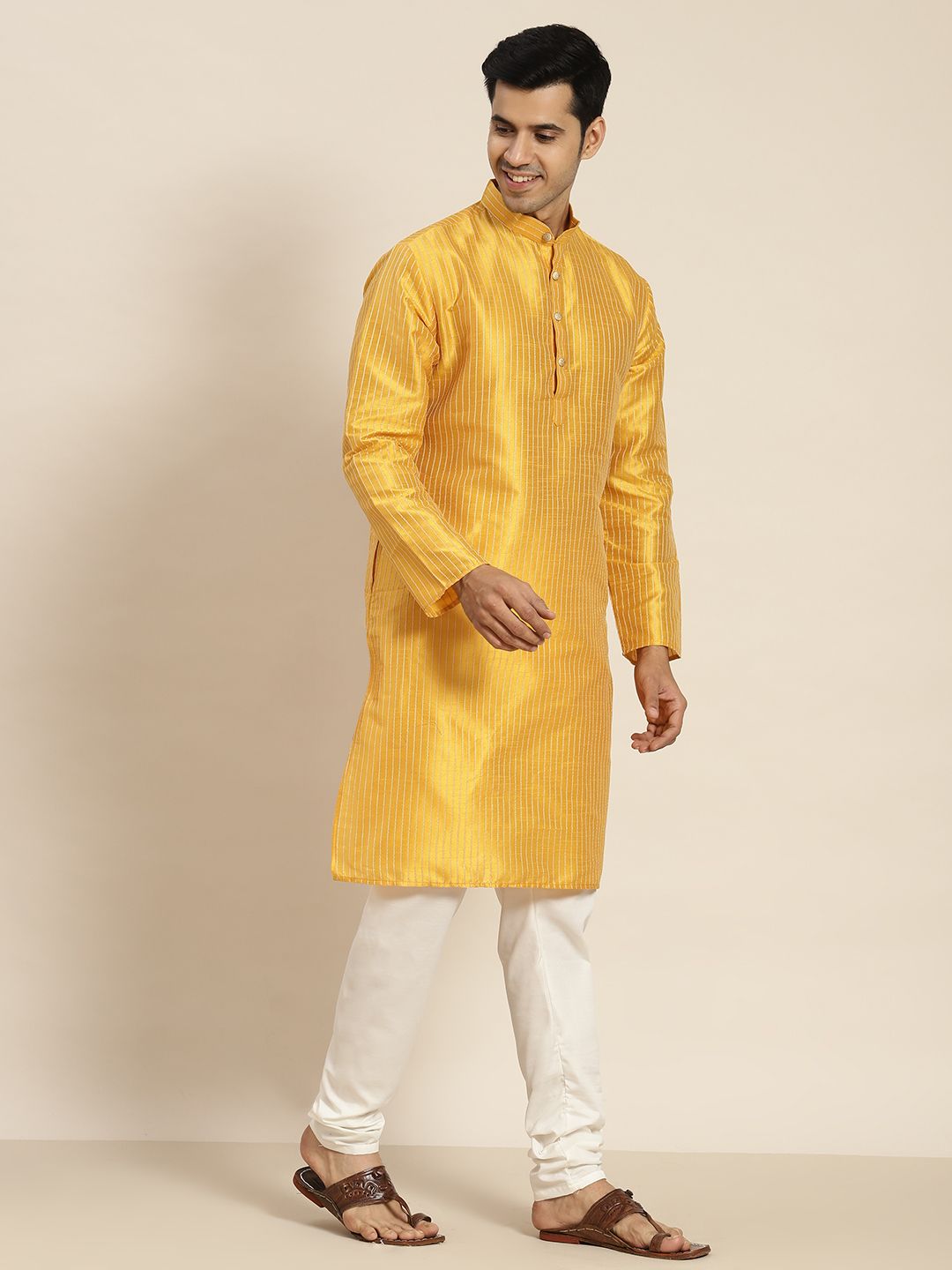 SOJANYA Kurta Rekaan Tenunan Lelaki dengan Churidar dengan Jaket Nehru