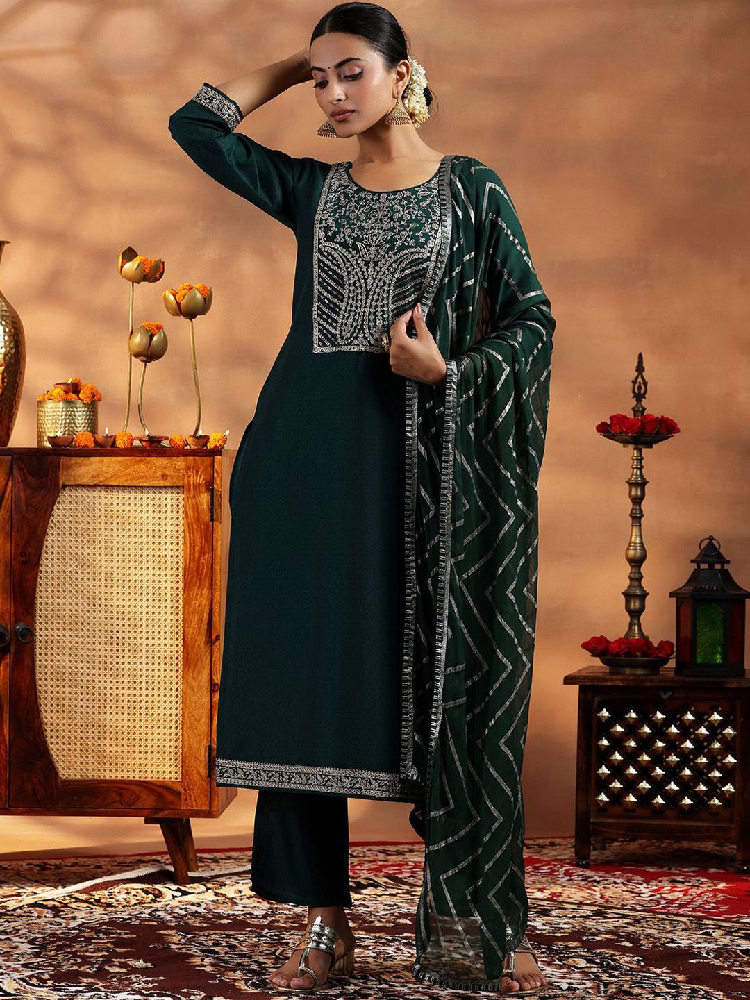 Libas paisley bersulam kerja zari dobby menenun kurta lurus dengan seluar & dupatta