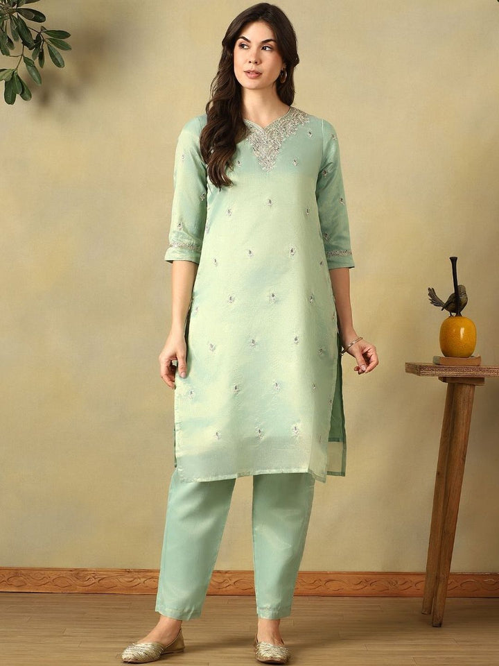 Mamicha Women Ethnic Motifs Embroidered Regular Thread Work Kurta with Trousers