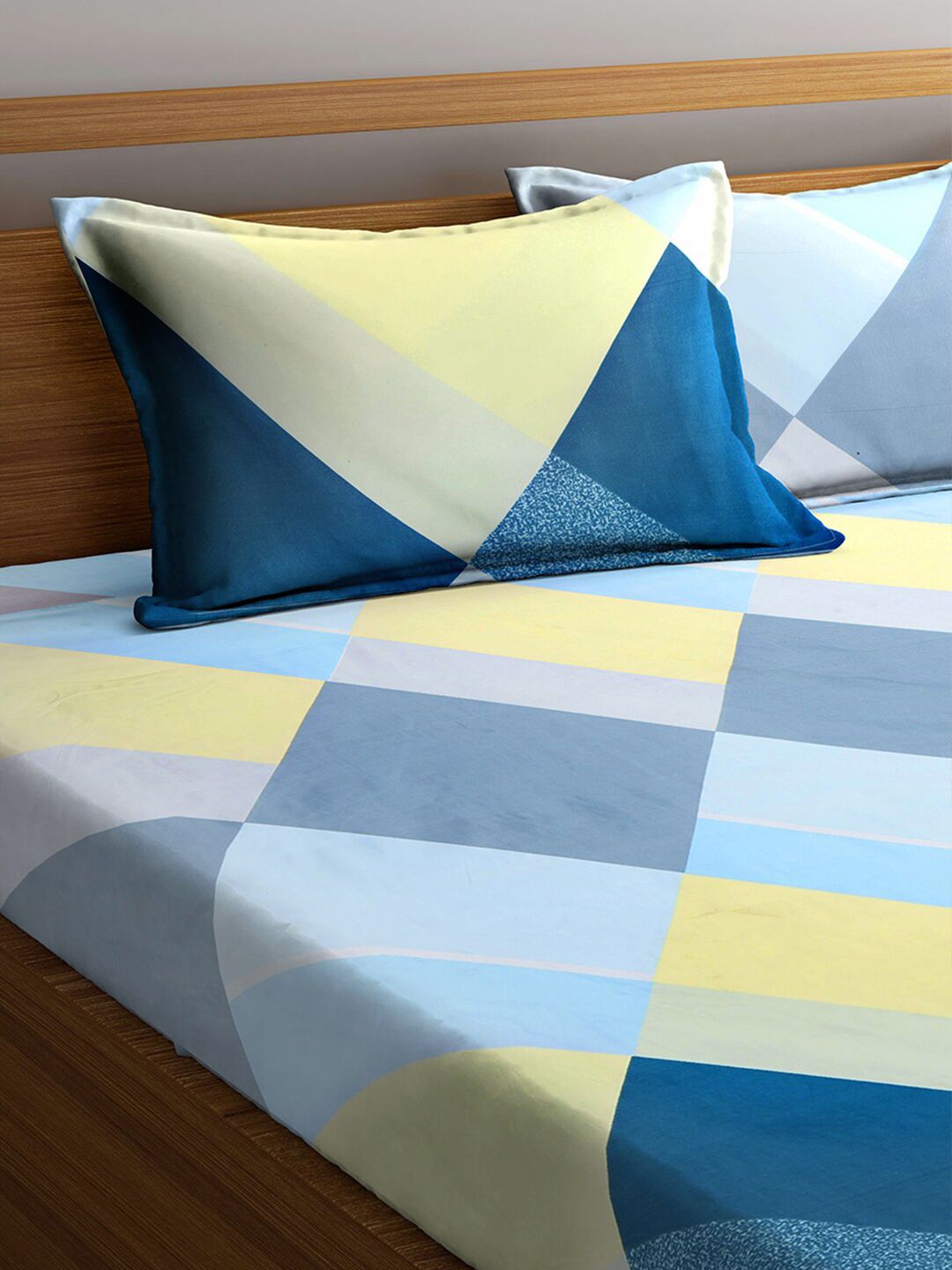 KLOTTHE Turquoise Blue & Yellow Geometric 300 TC King Bedsheet with 2 Pillow Covers