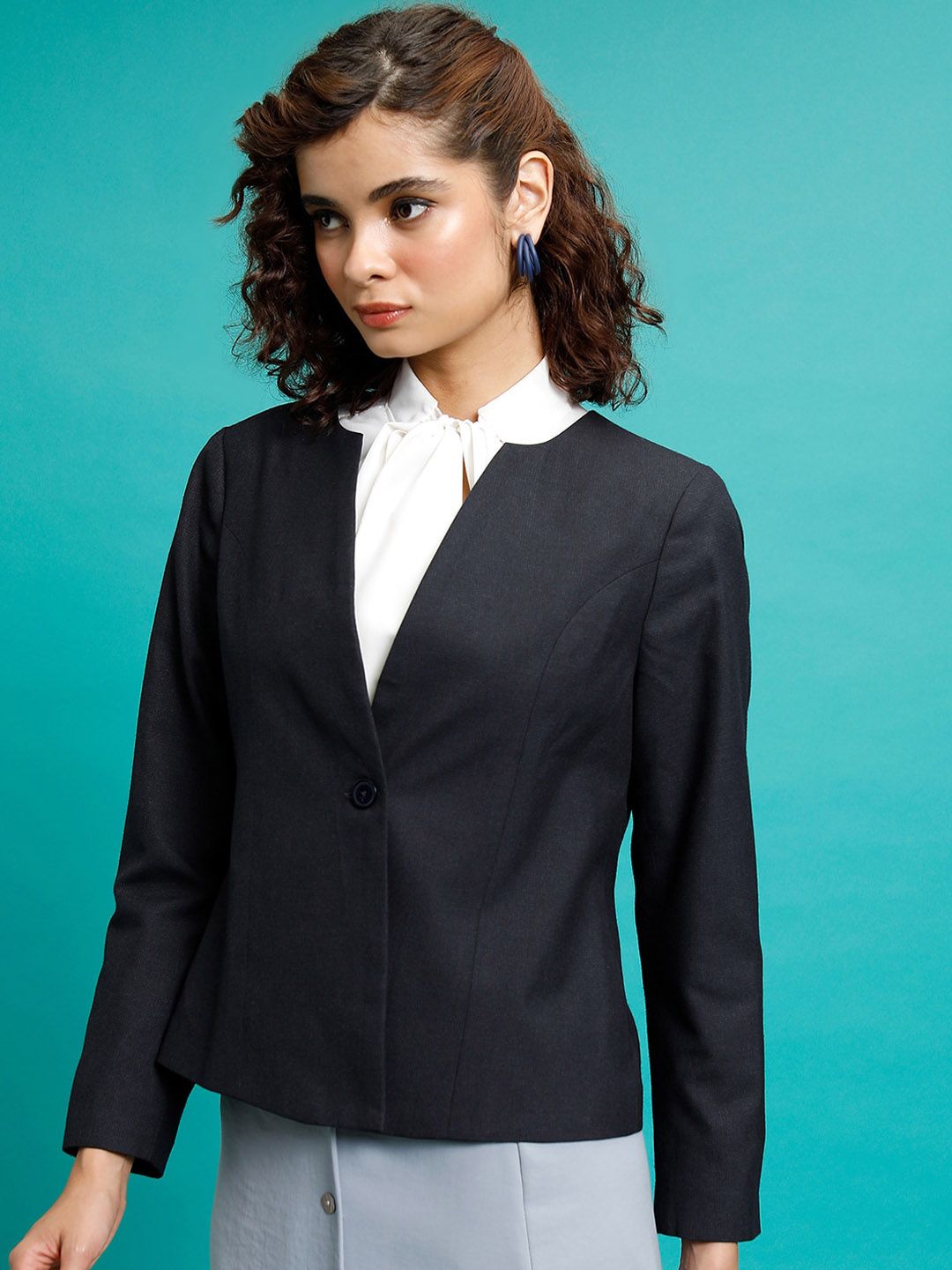 Chic oleh Tokyo Talkies Tentera Laut Blue Clolarless Single-Breasted Blazer