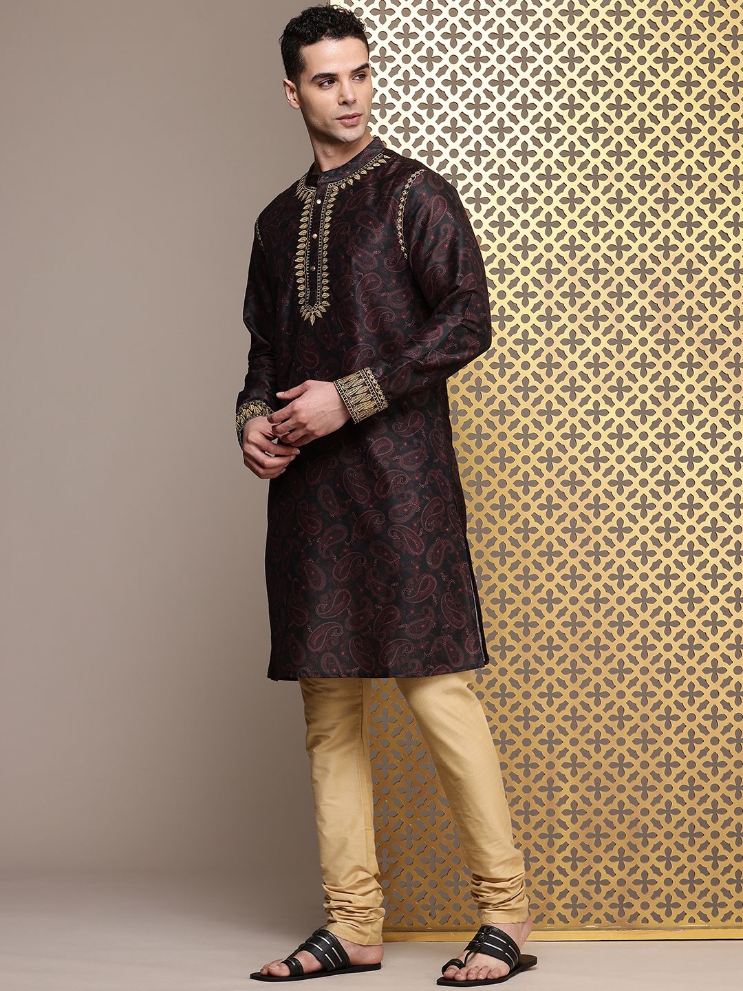 House of Pataudi Paisley Printed Regular Jashn Kurta with Churidar