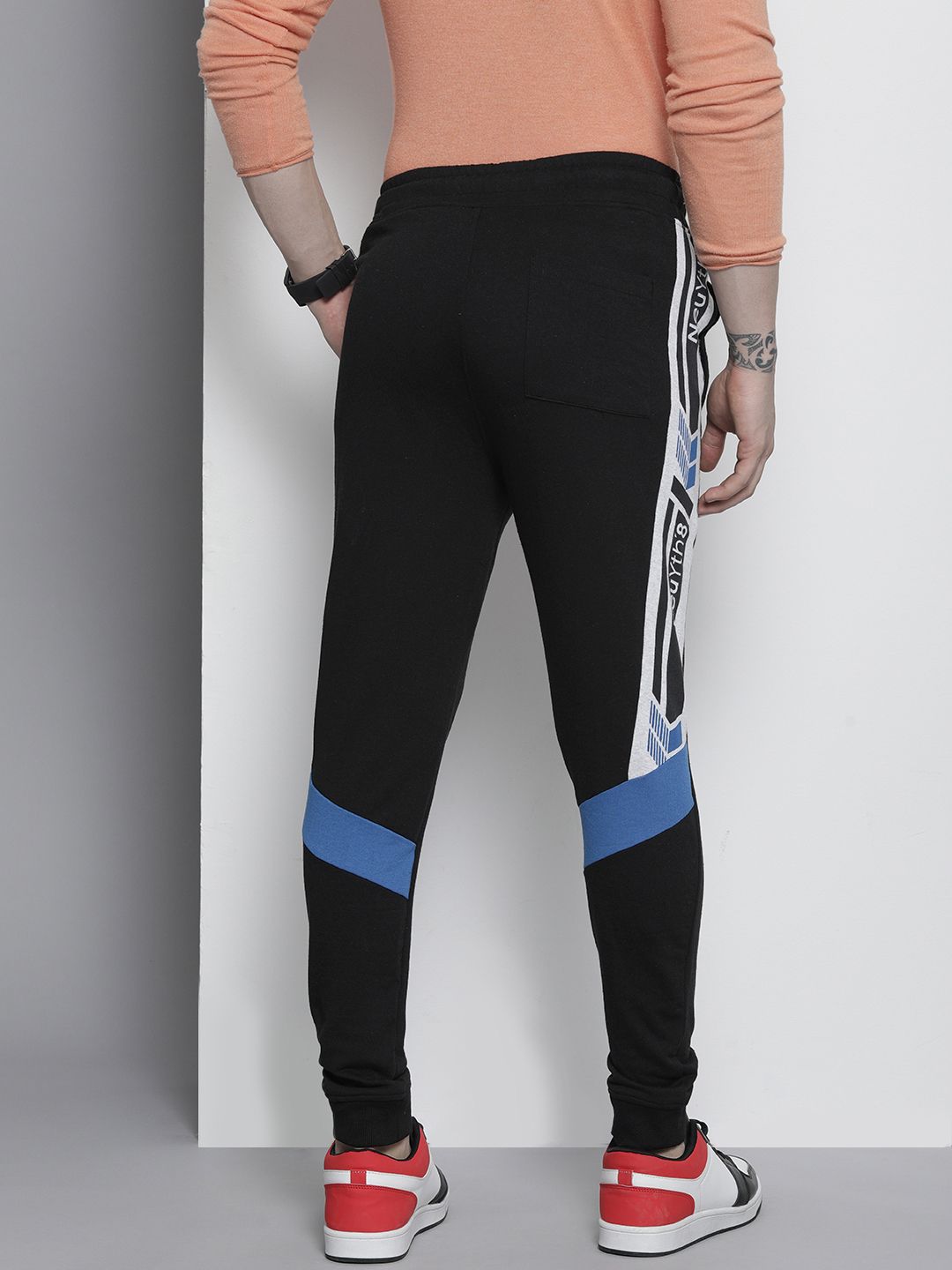 The Indian Garage Co Men Self Design Slim Fit Joggers