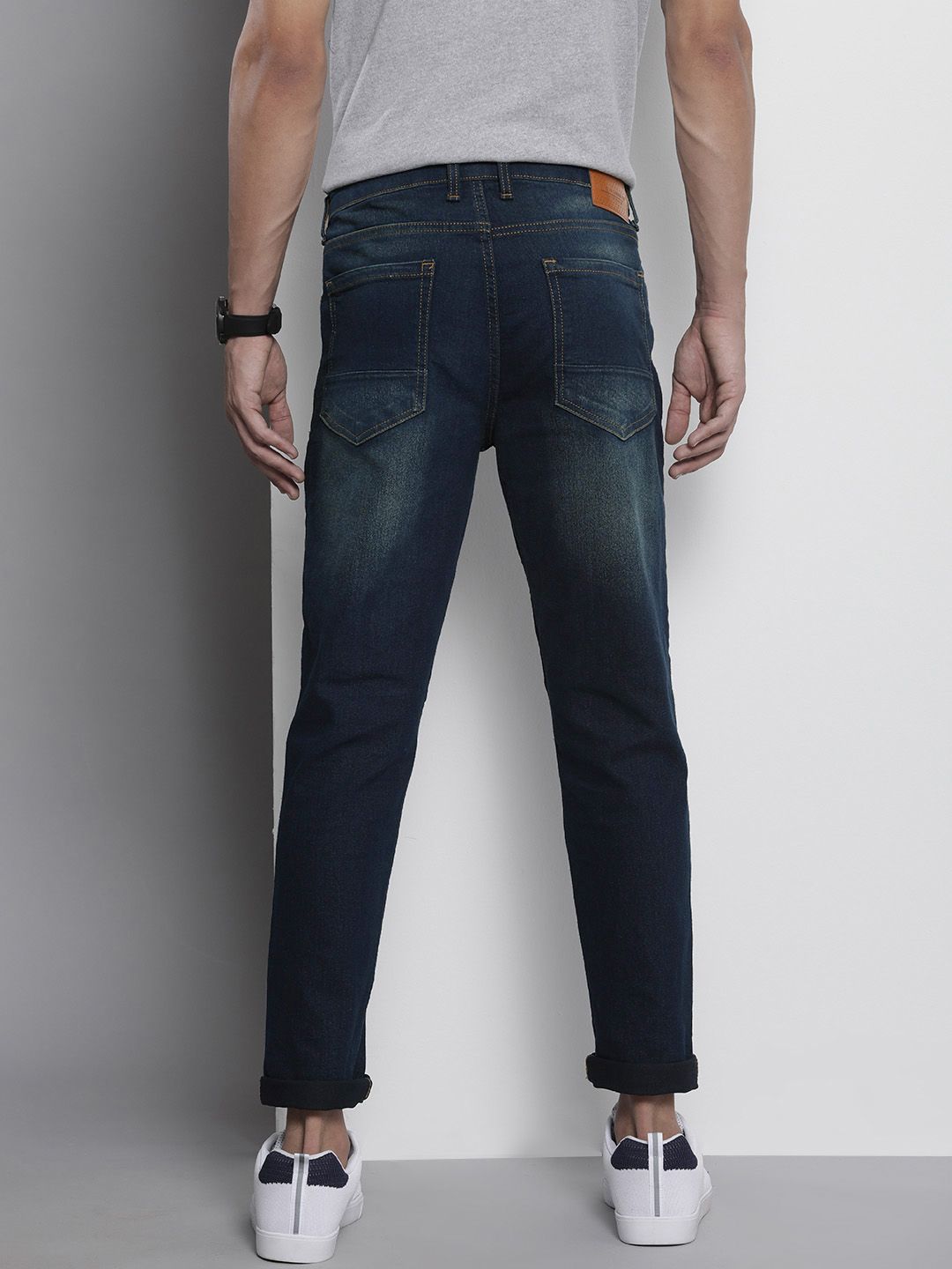 The Indian Garage Co Men Carrot Fit Light Fade Stretchable Jeans