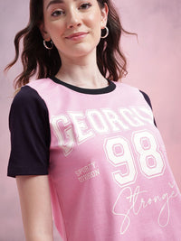 T-shirt bercetak varsity dressberry