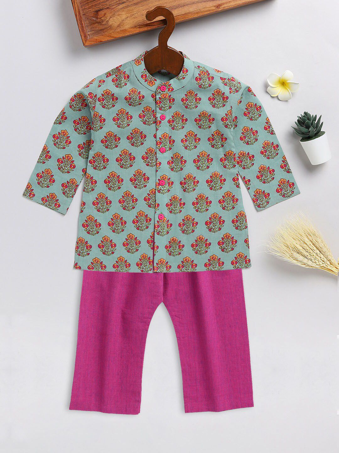 VASTRAMAY Boys Floral Printed Kurta with Pyjamas