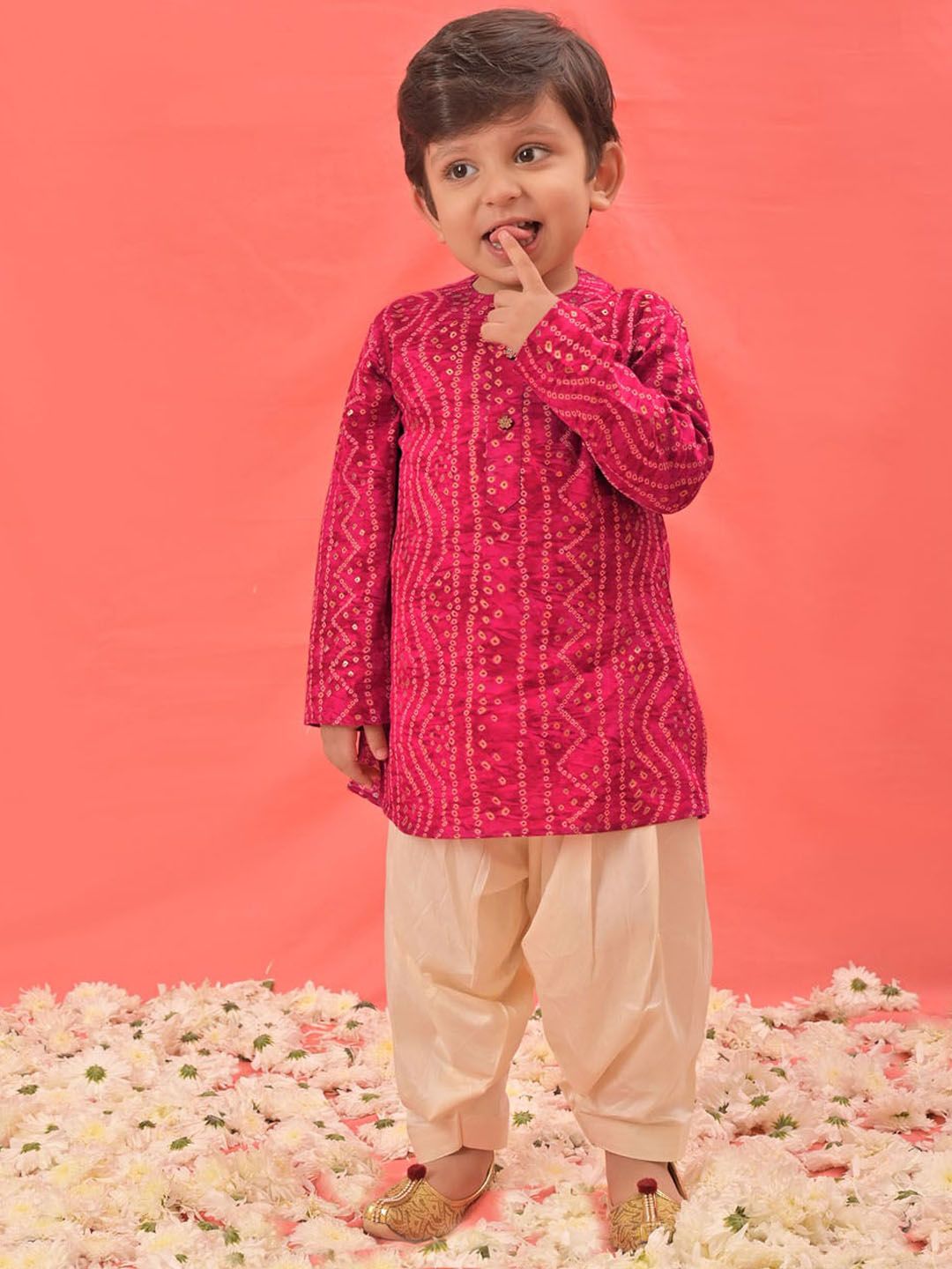 VASTRAMAY Boys Bandhani Printed Regular Kurta with Patiala