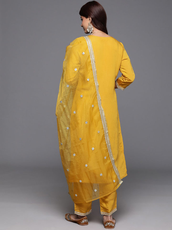 Indo era bunga bersulam berkurung kurta dengan seluar & dupatta