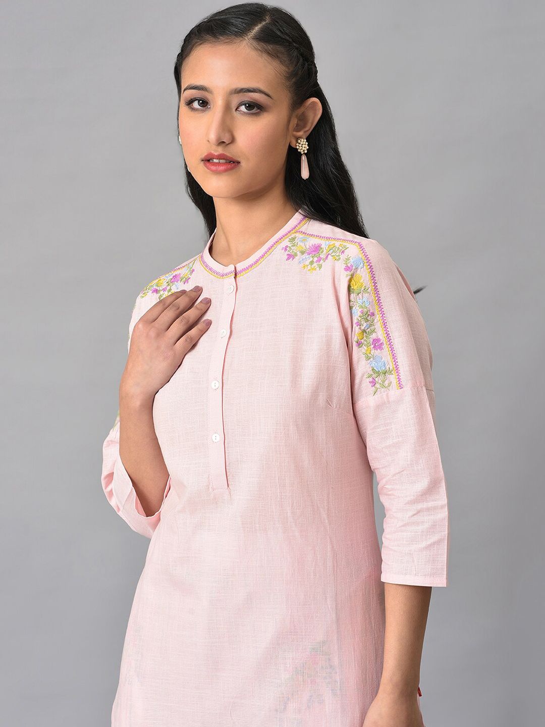 W Women Thread Work Cotton Kurta