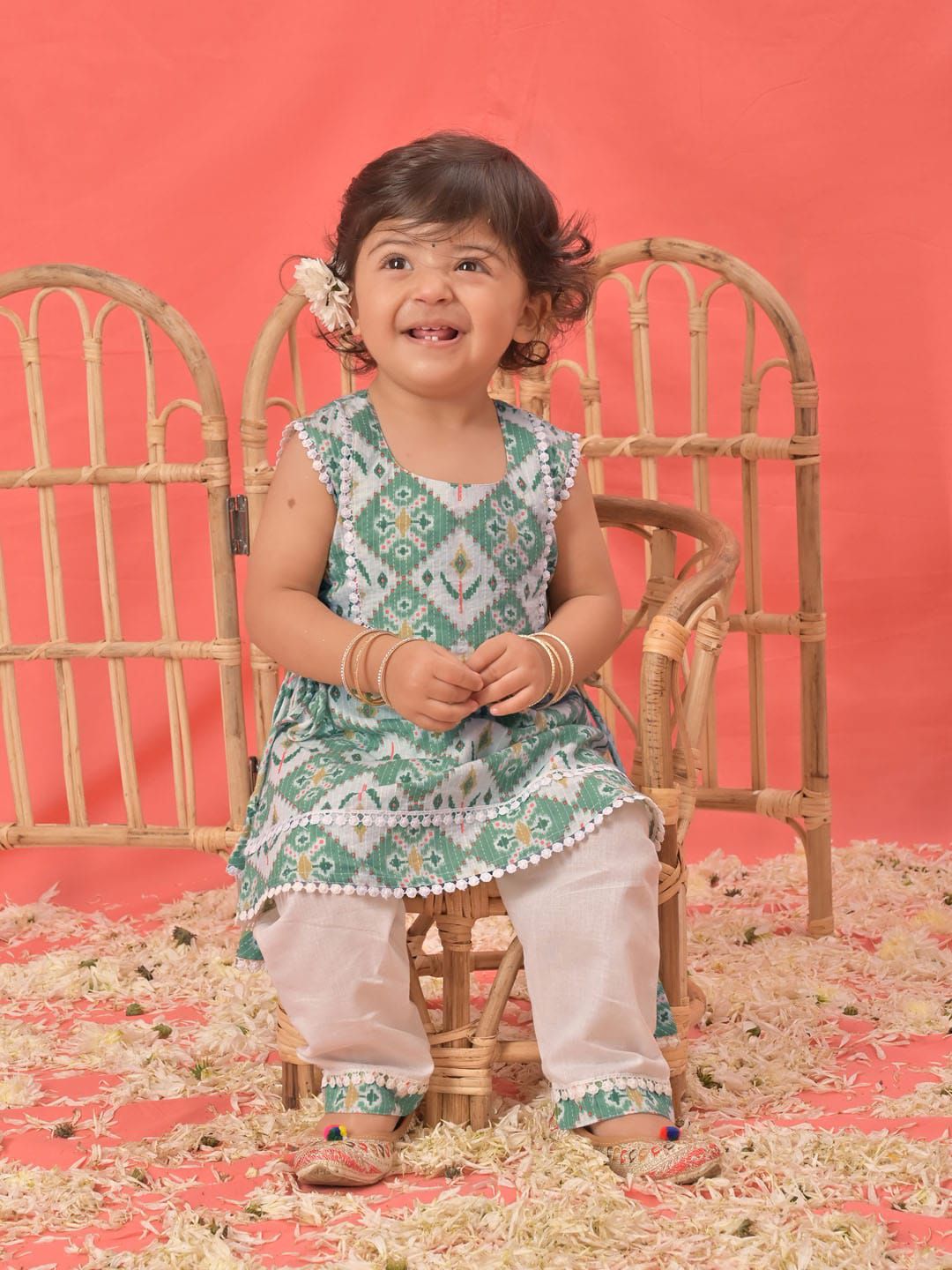 VASTRAMAY Girls Ikat Printed Regular Pure Cotton Kurta With Trouser