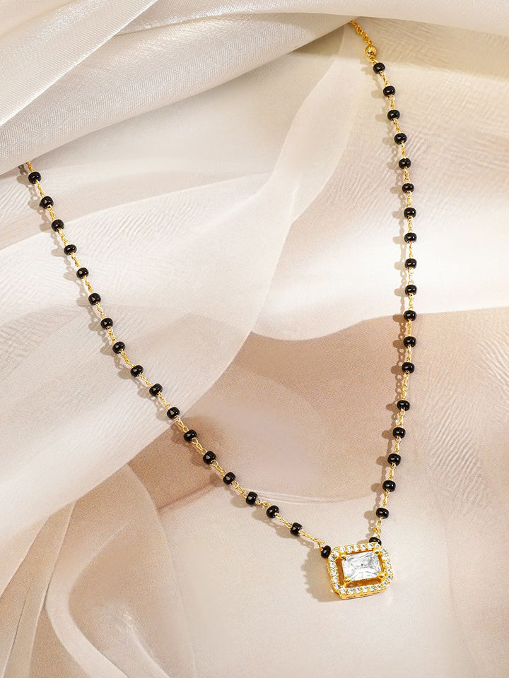 Rubans 22k berlapis emas dan hitam manik dengan zirkonia padu putih yang disemat mangalsutra