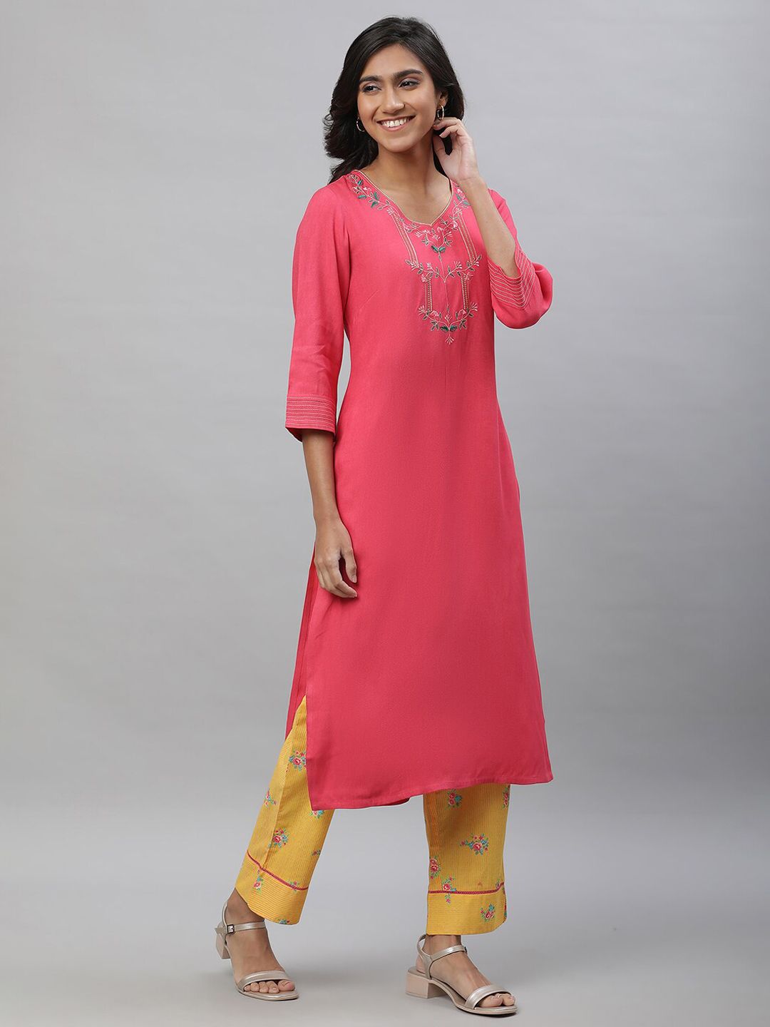 AURELIA Floral Yoke Design Thread Work V-Neck Straight Kurta