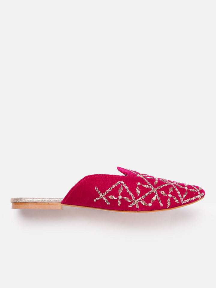 House of Pataudi Women Embellished Ethnic Mules
