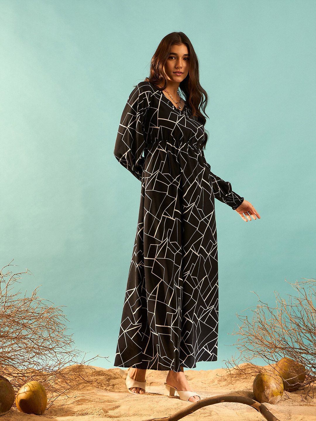 Berrylush Geometric Printed V-Neck A-Line Midi Dress