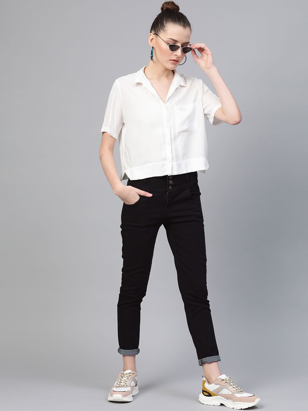 SASSAFRAS Women Black Slim Fit High-Rise Clean Look Stretchable Jeans