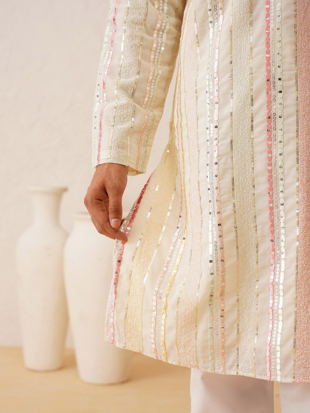 SOJANYA LUXE Kurta Labuci Biasa Sulam Kolar Mandarin dengan Piyama