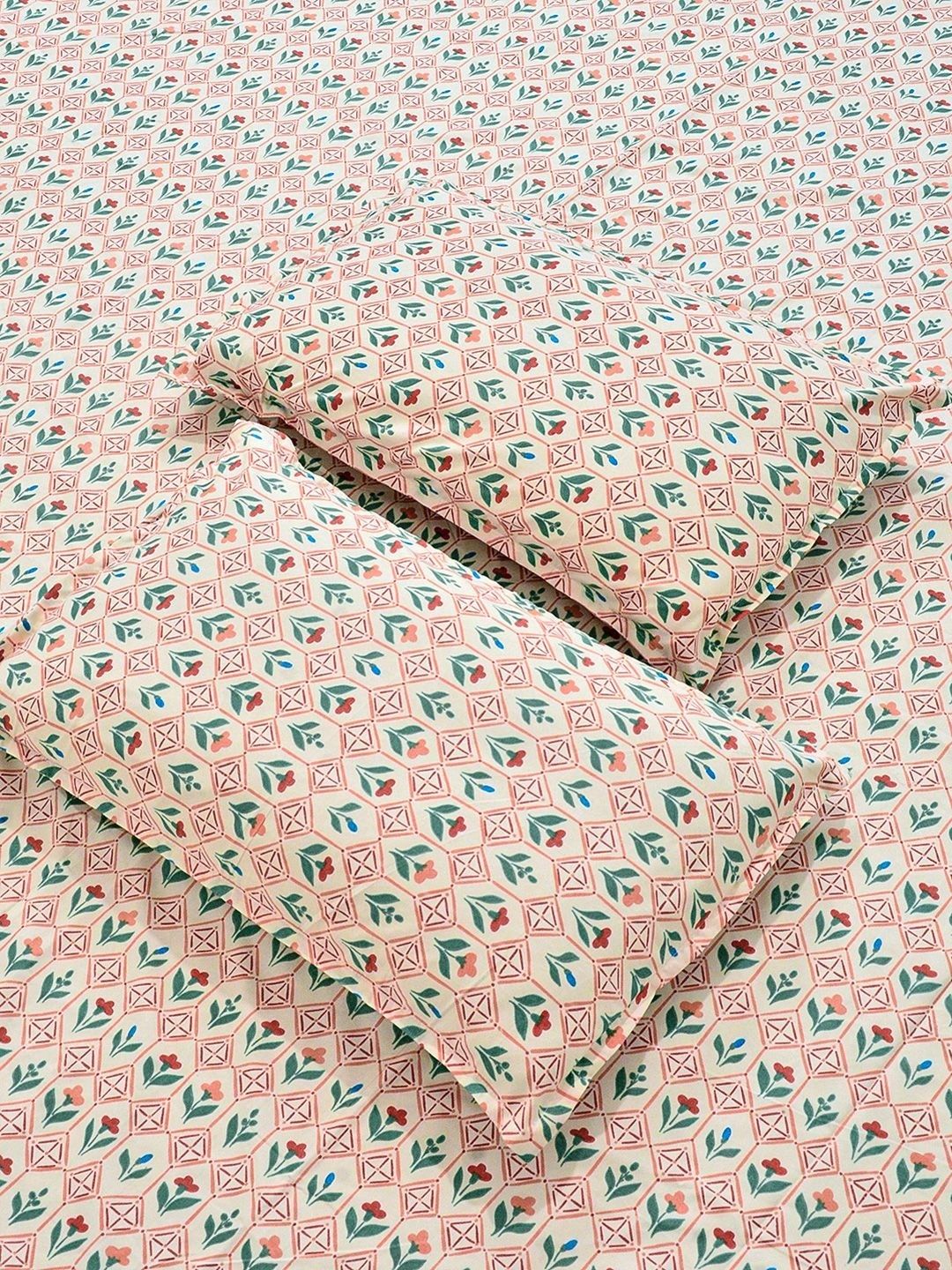 KLOTTHE Floral 300 TC Cadar King Berwarna Krim dengan 2 Sarung Bantal