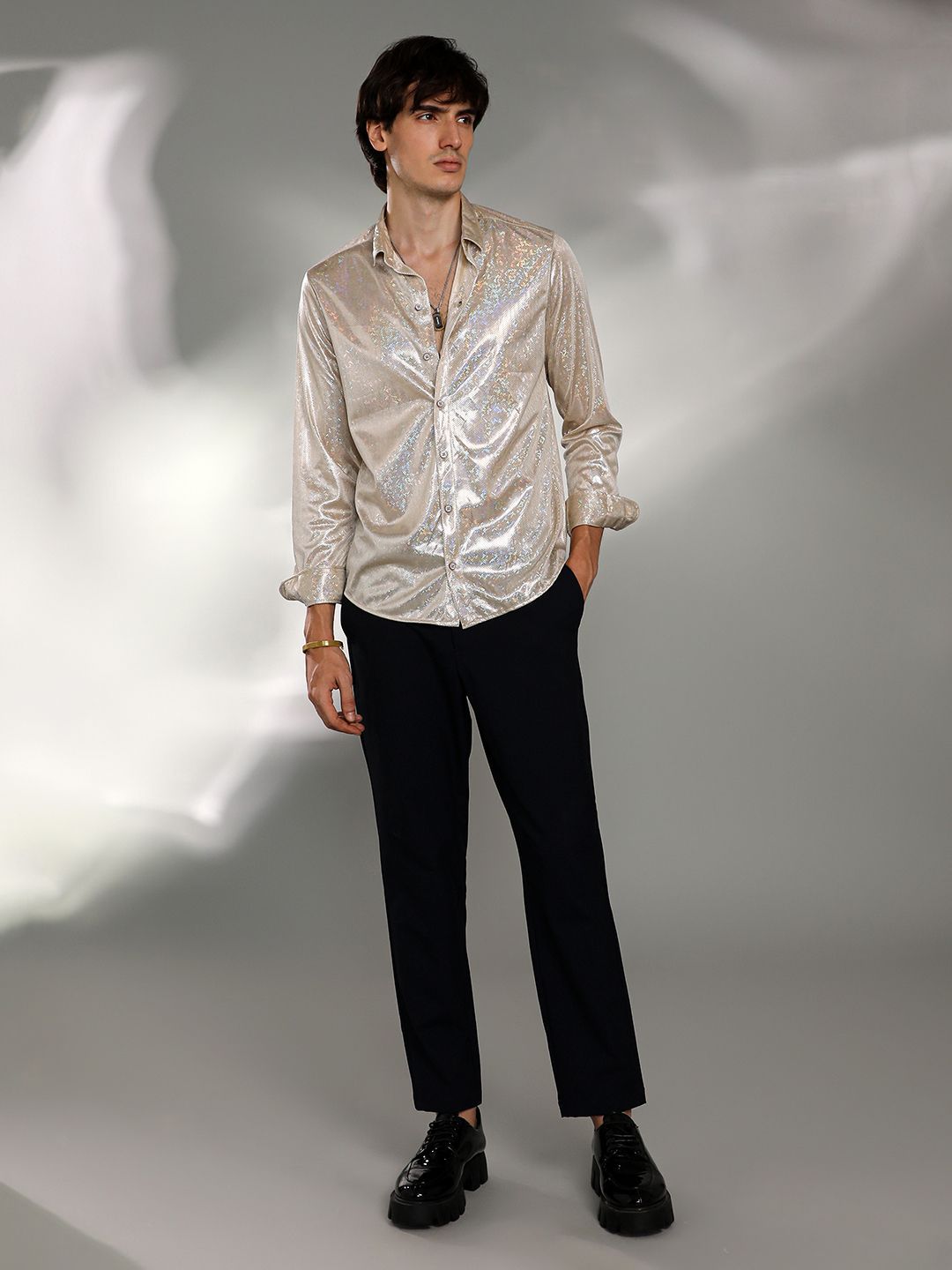 Campus Sutra Men Comfort Spread Collar Solid Casual Shirt