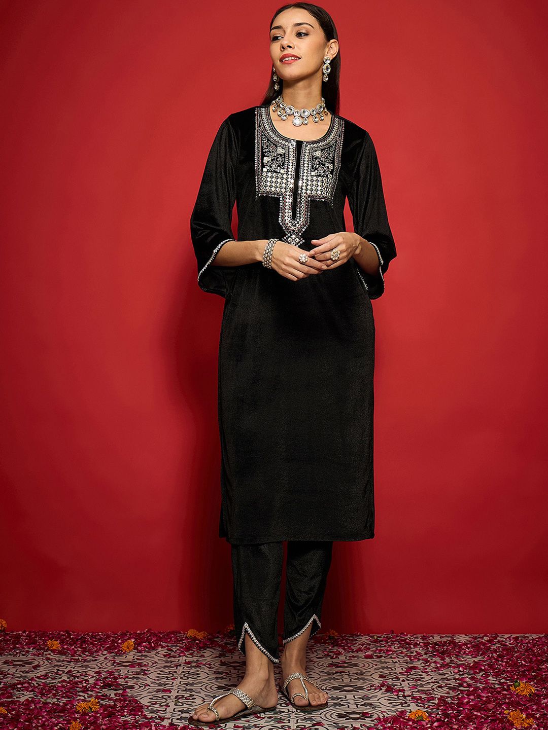 Shae oleh sassafras wanita bersulam kehebatan & karya seni megah Velvet kurta