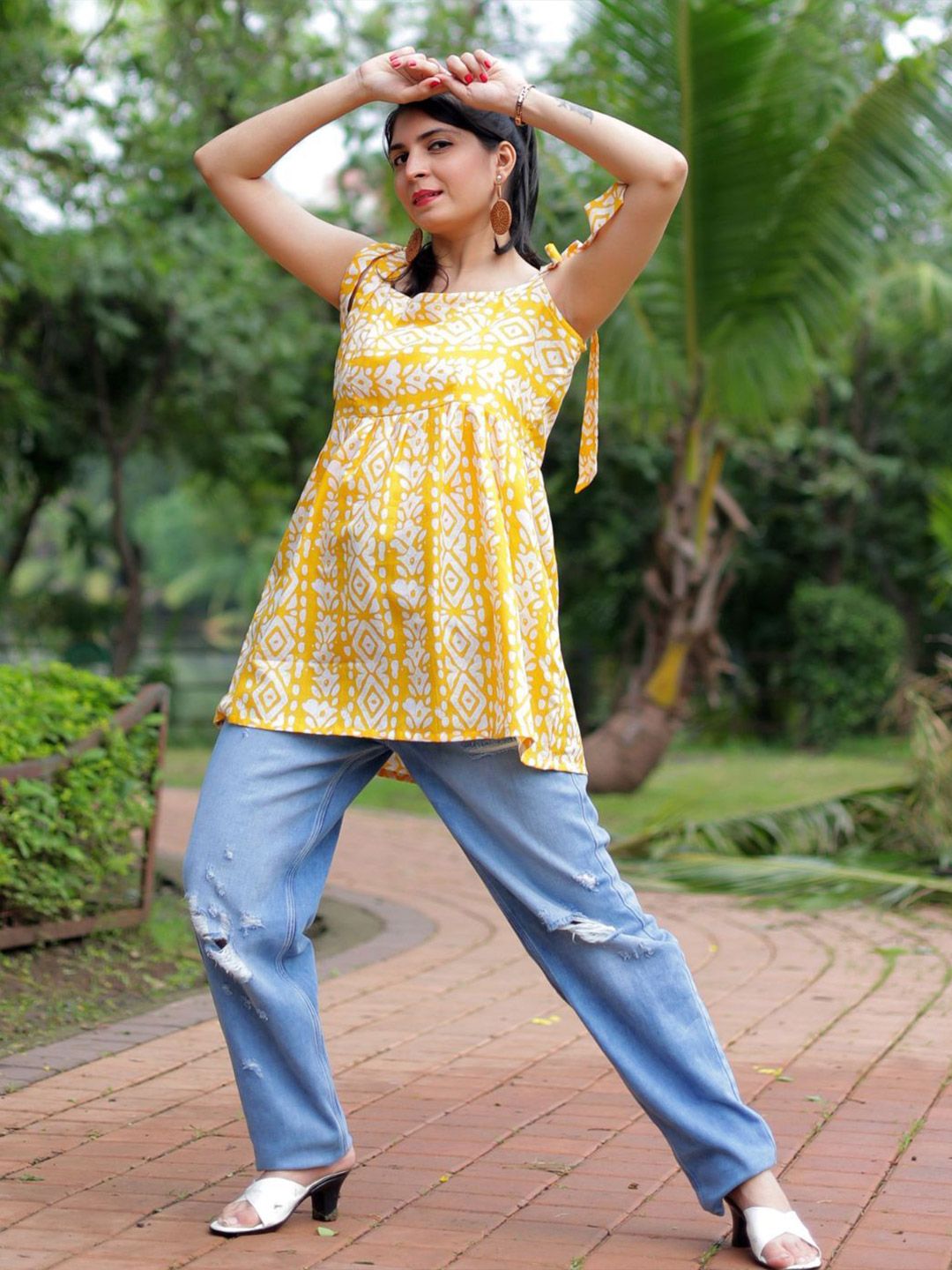 KALINI Ethnic Motifs Printed Square Neck Kurti