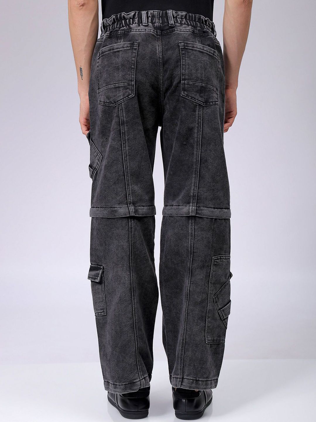 The Indian Garage Co Men Mid Rise Clean Look Wide Leg Relaxed Baggy Fit Cargo Jeans