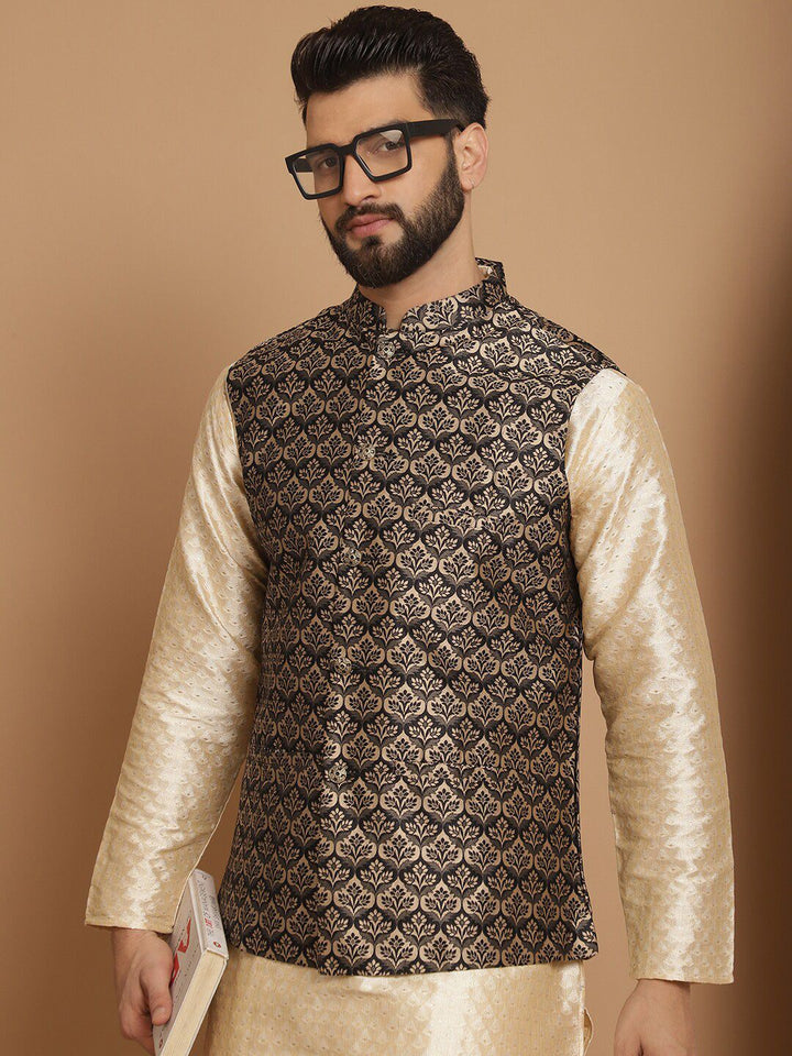 Motif Etnik Anouk Cetak Kurta Lurus Kolar Mandarin & Churidar Dengan Jaket Nehru