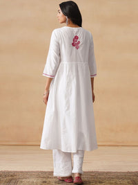 House of Chikankari Women Solid White Flared Kurta