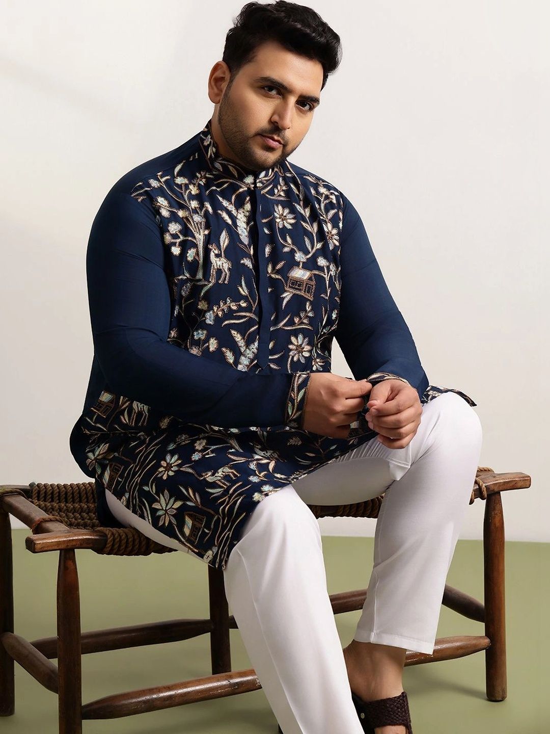 SOJANYA PLUS Men Embellished Thread Work Kurta