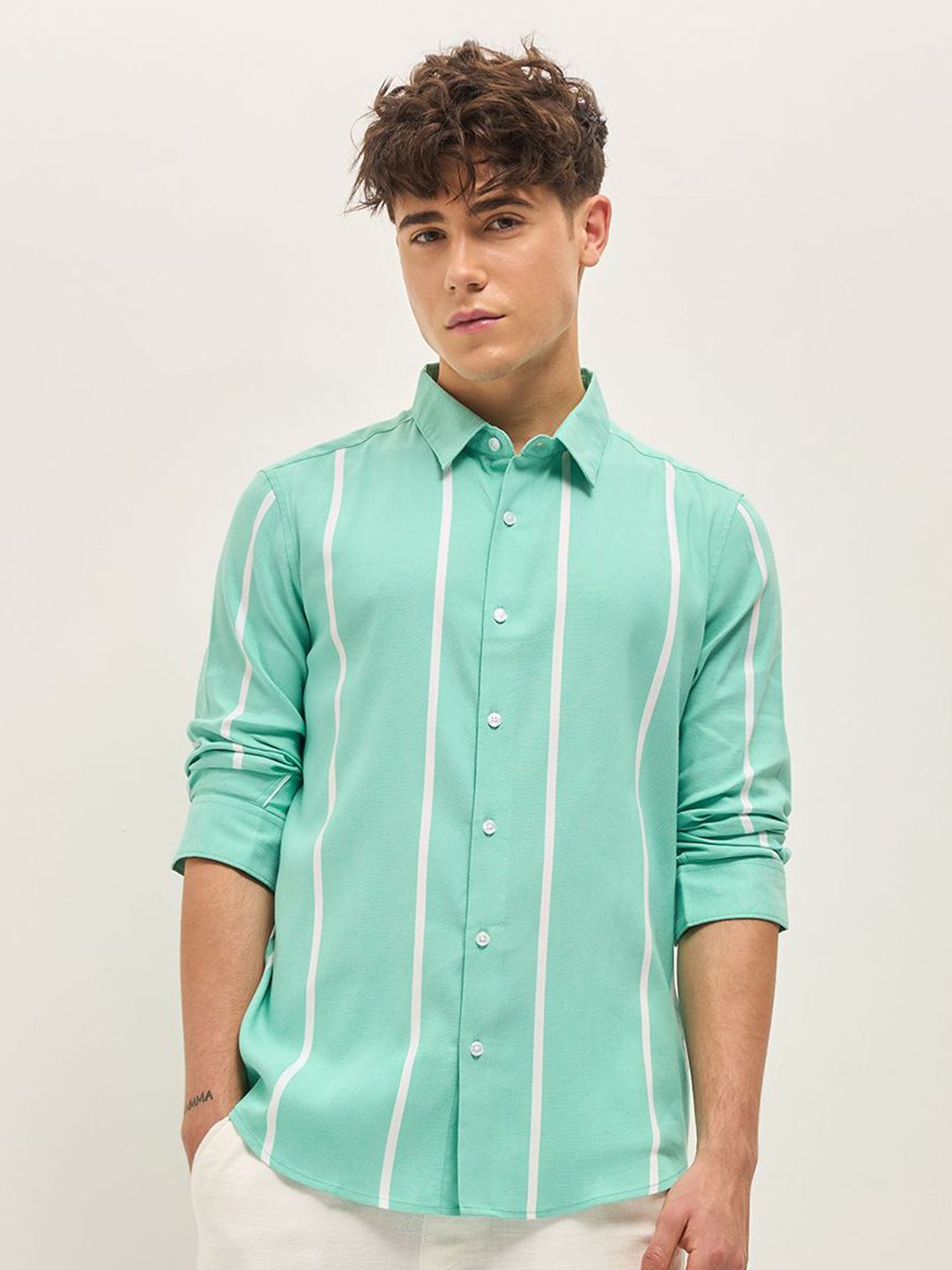 THE BEAR HOUSE Men Spread Collar Vertical Striped Cotton Slim Fit Casual Shirt