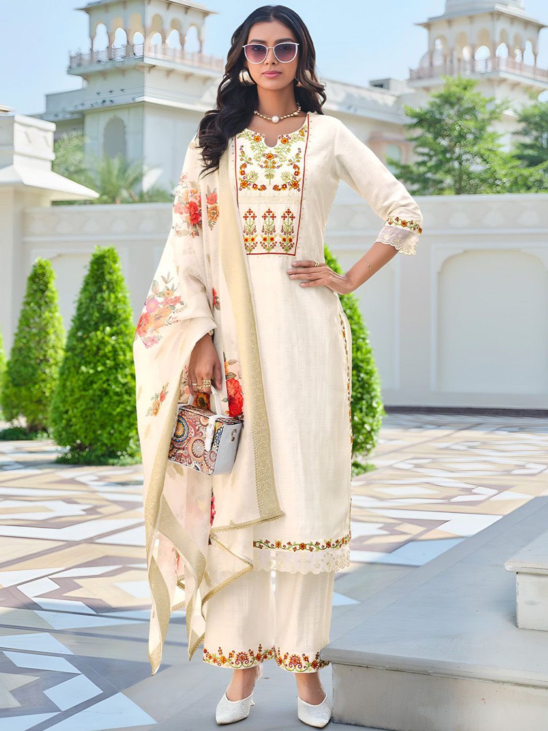 Varanga Women Floral Embroidered Regular Thread Work Kurta with Trousers & With Dupatta