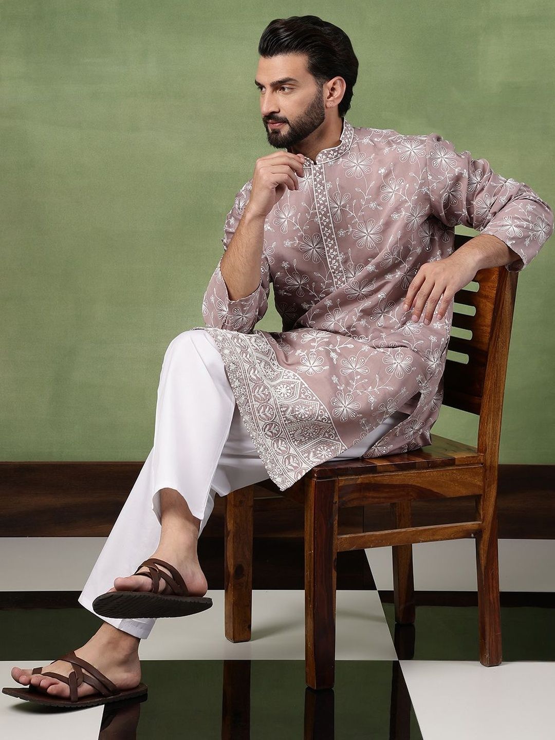 SOJANYA Men Floral Embroidered Thread Work Kurta