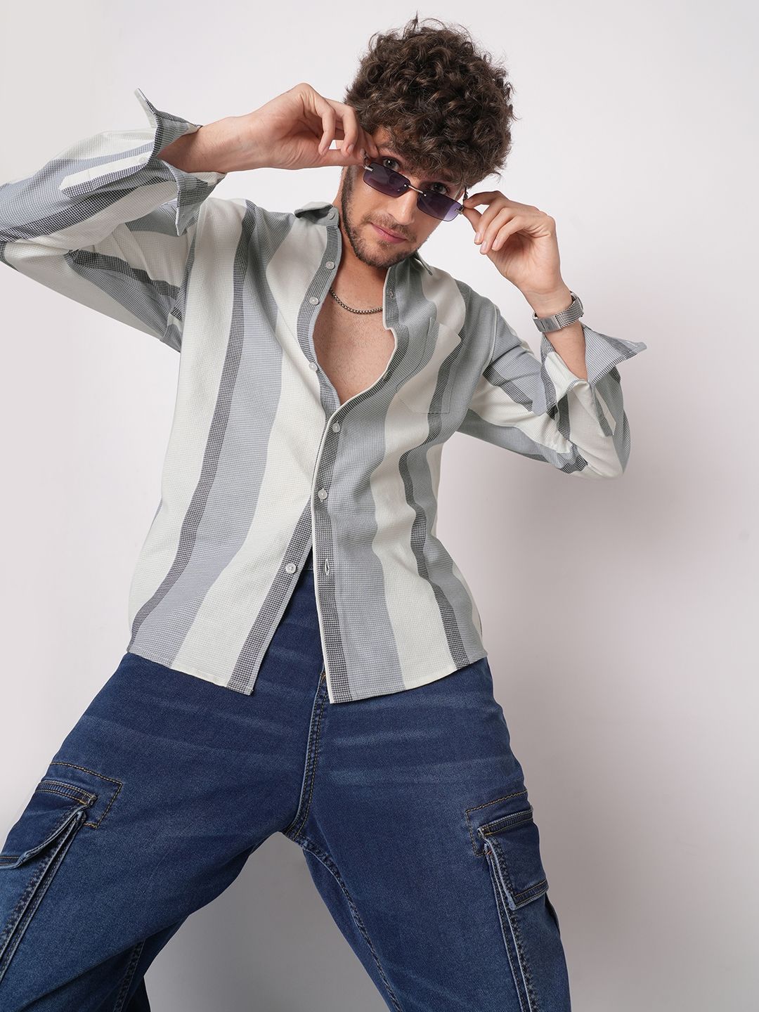 VASTRADO Men Slim Fit Vertical Striped Spread Collar Cotton Casual Shirt