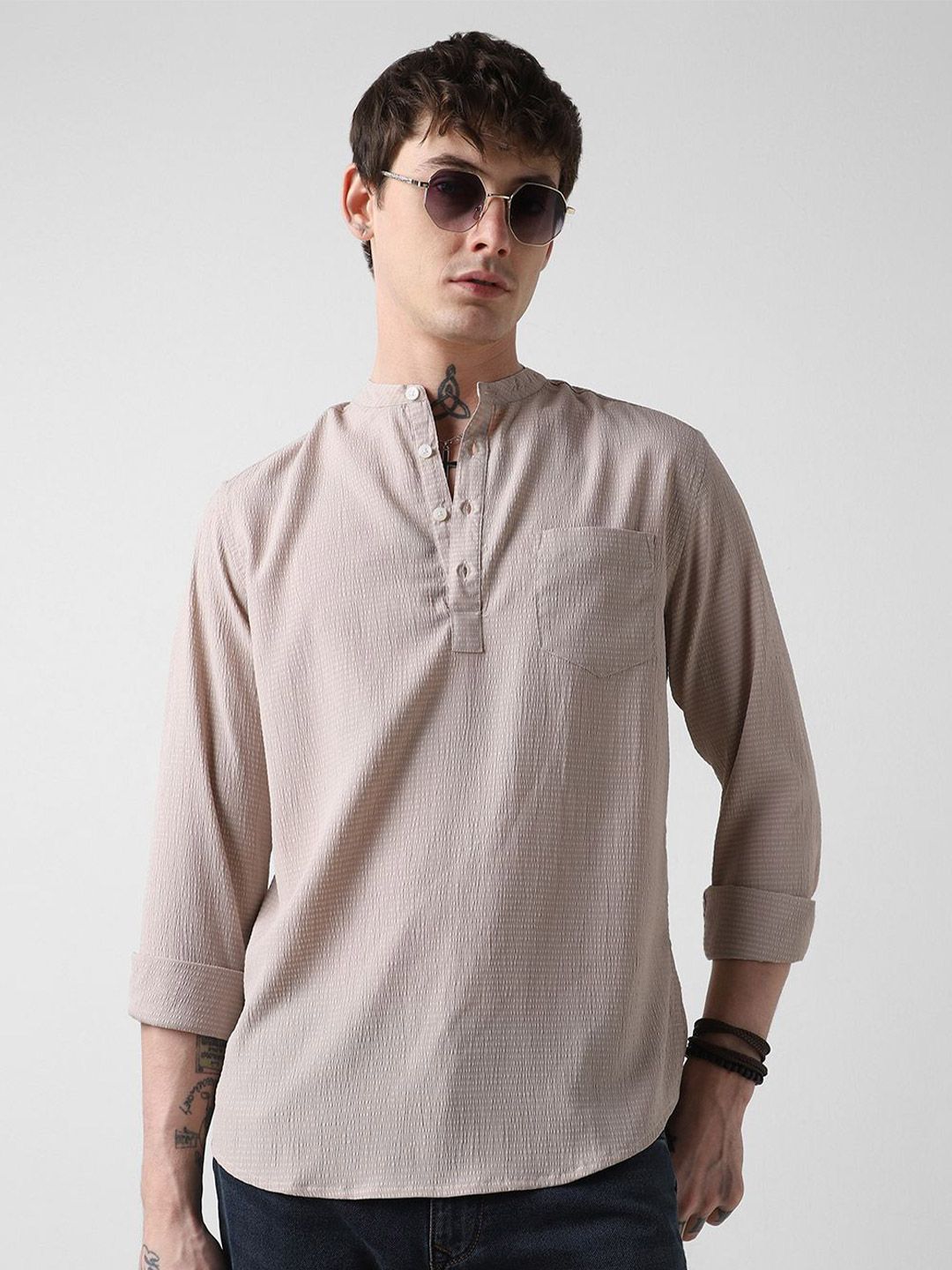 VASTRADO Self Design Mandarin Collar Seersucker Short Straight Kurta