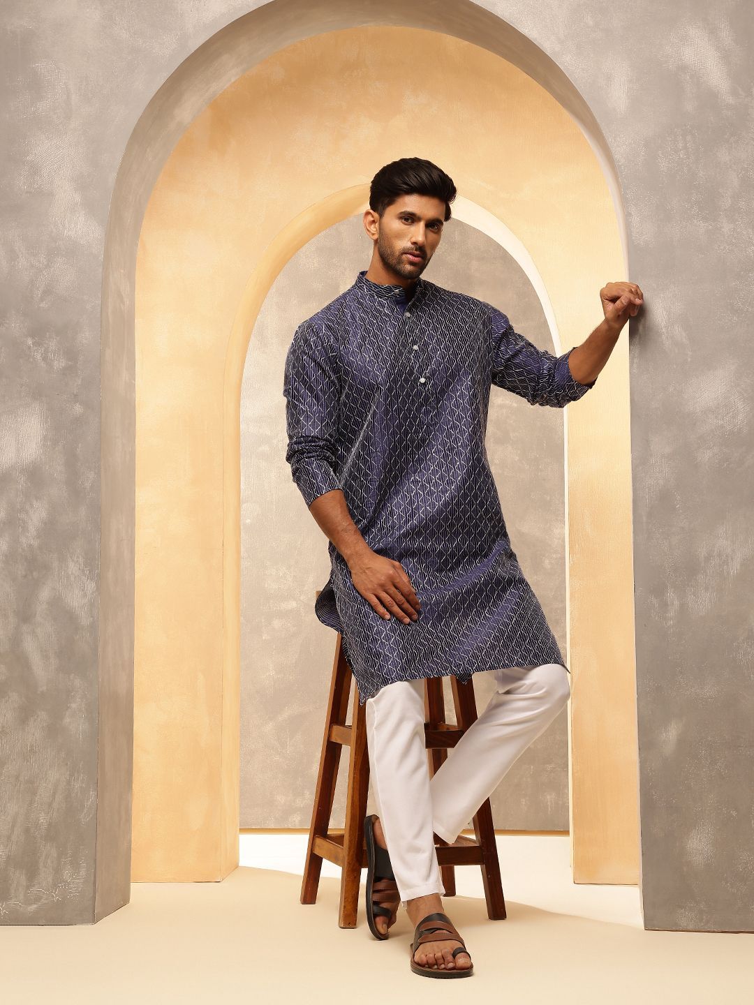 Anouk Geometric Embroidered Band Collar Thread Work Straight Cotton Silk Kurta