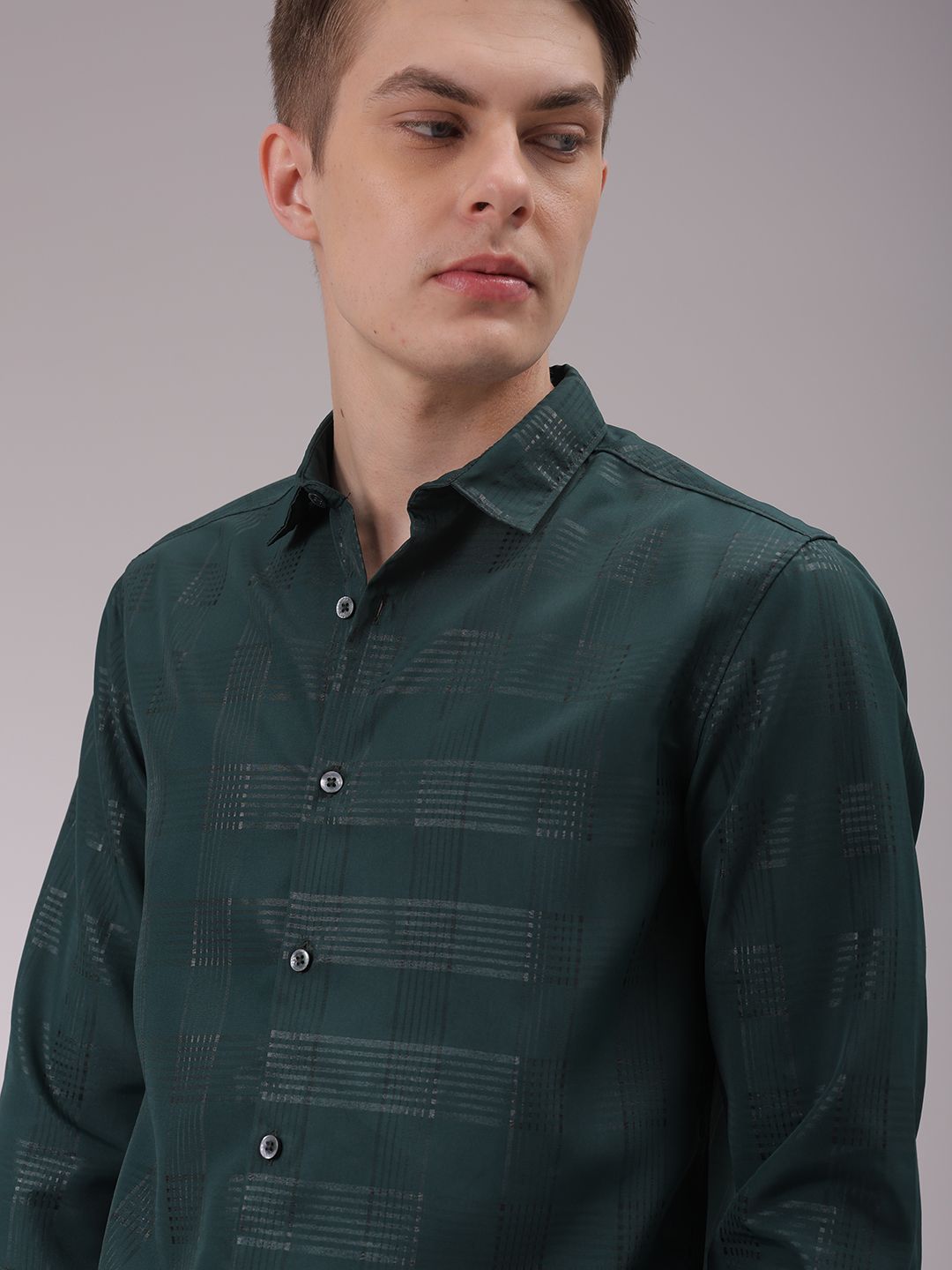 The Indian Garage Co Men Cutaway Collar Solid Slim Fit Casual Shirt