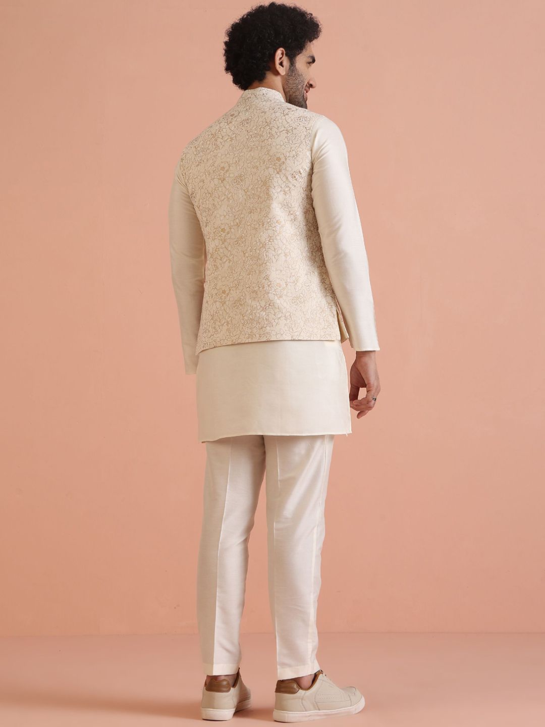 KISAH Floral Printed Mandarin Collar Straight Kurta With Trousers & Jacket