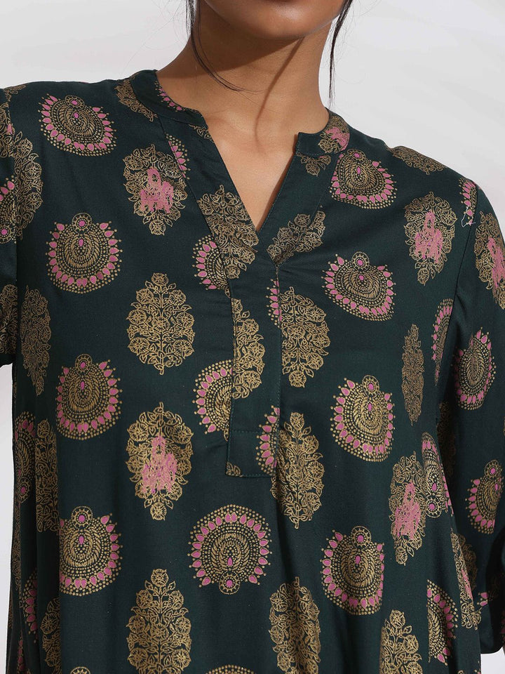 trueBrowns Floral Printed Straight Kurta with Trousers