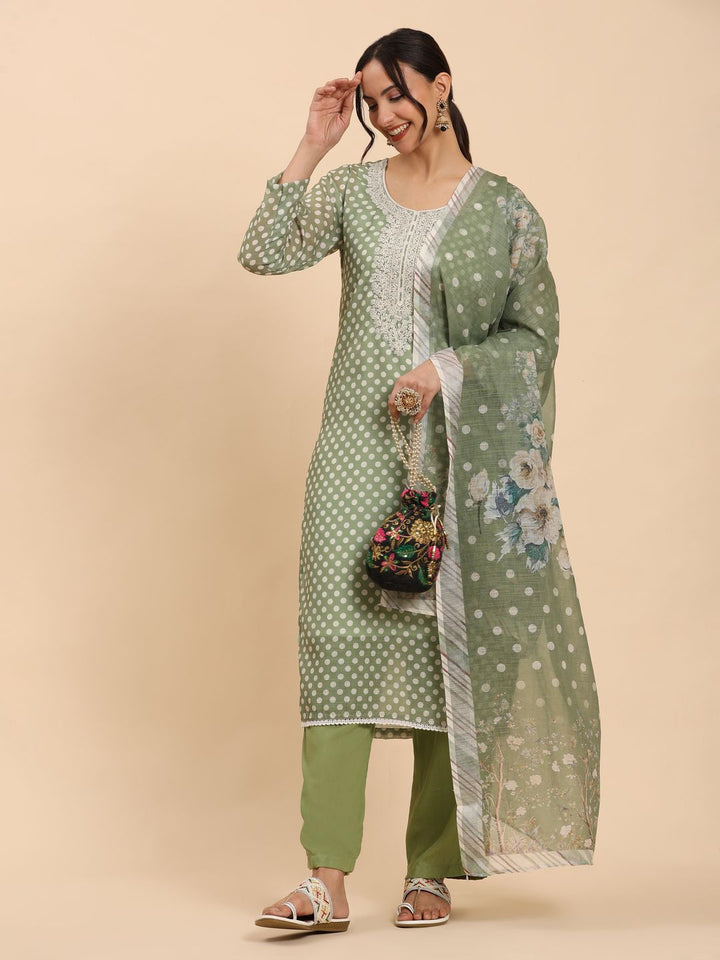Mamicha Women Floral Embroidered Thread Work Kurta And Trouser With Dupatta