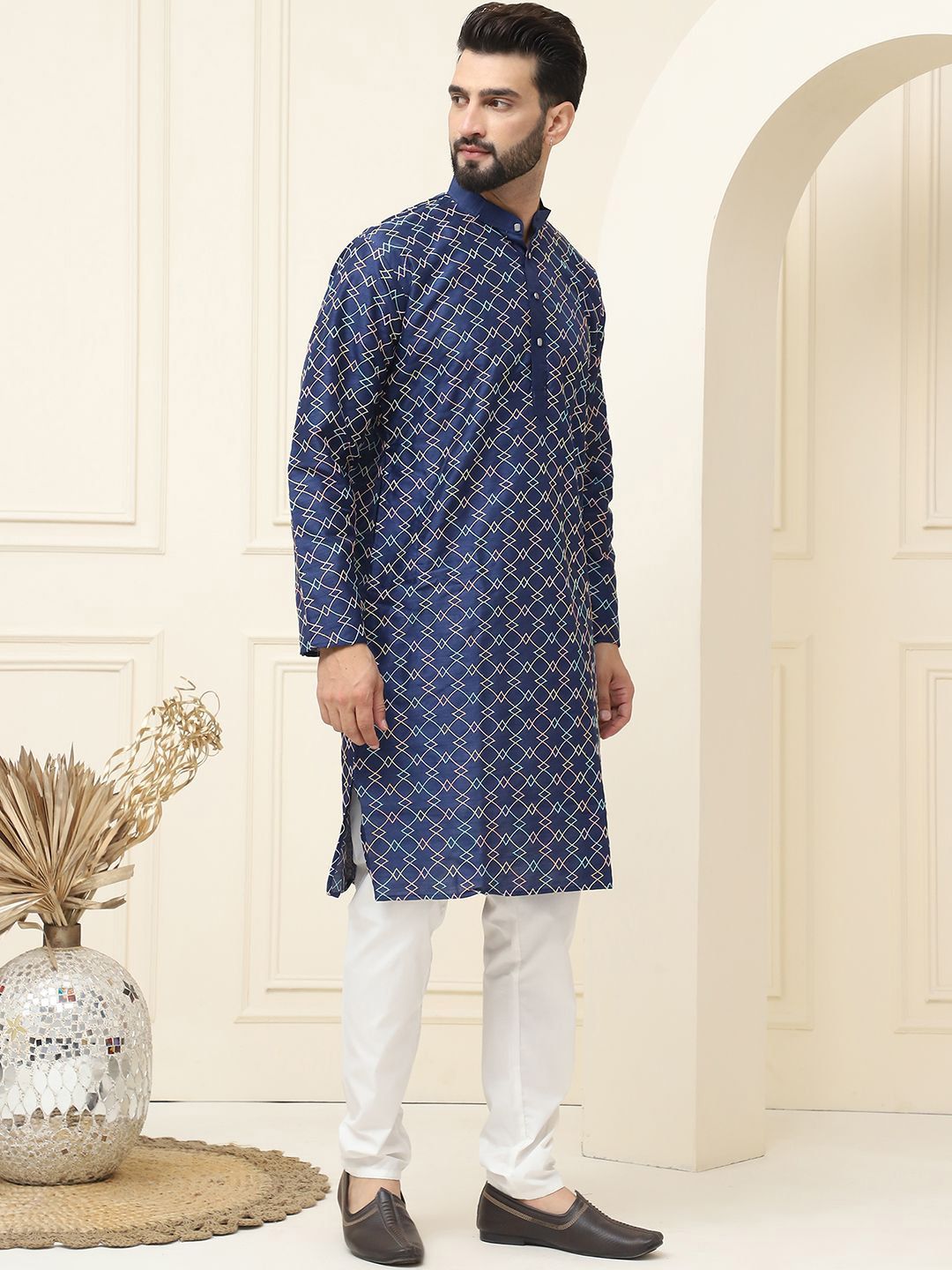 SOJANYA Geometric Embroidered Regular Thread Work Cotton Silk Kurta With Pyjama