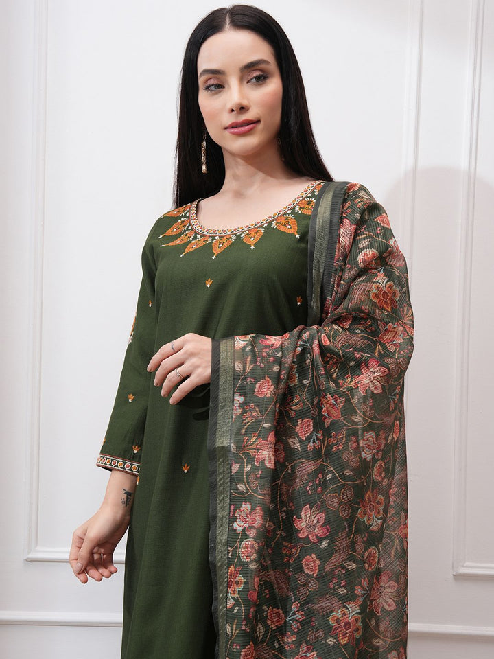 Vishudh Women Ethnic Motifs Embroidered Regular Thread Work Kurta with Trousers & With Dupatta
