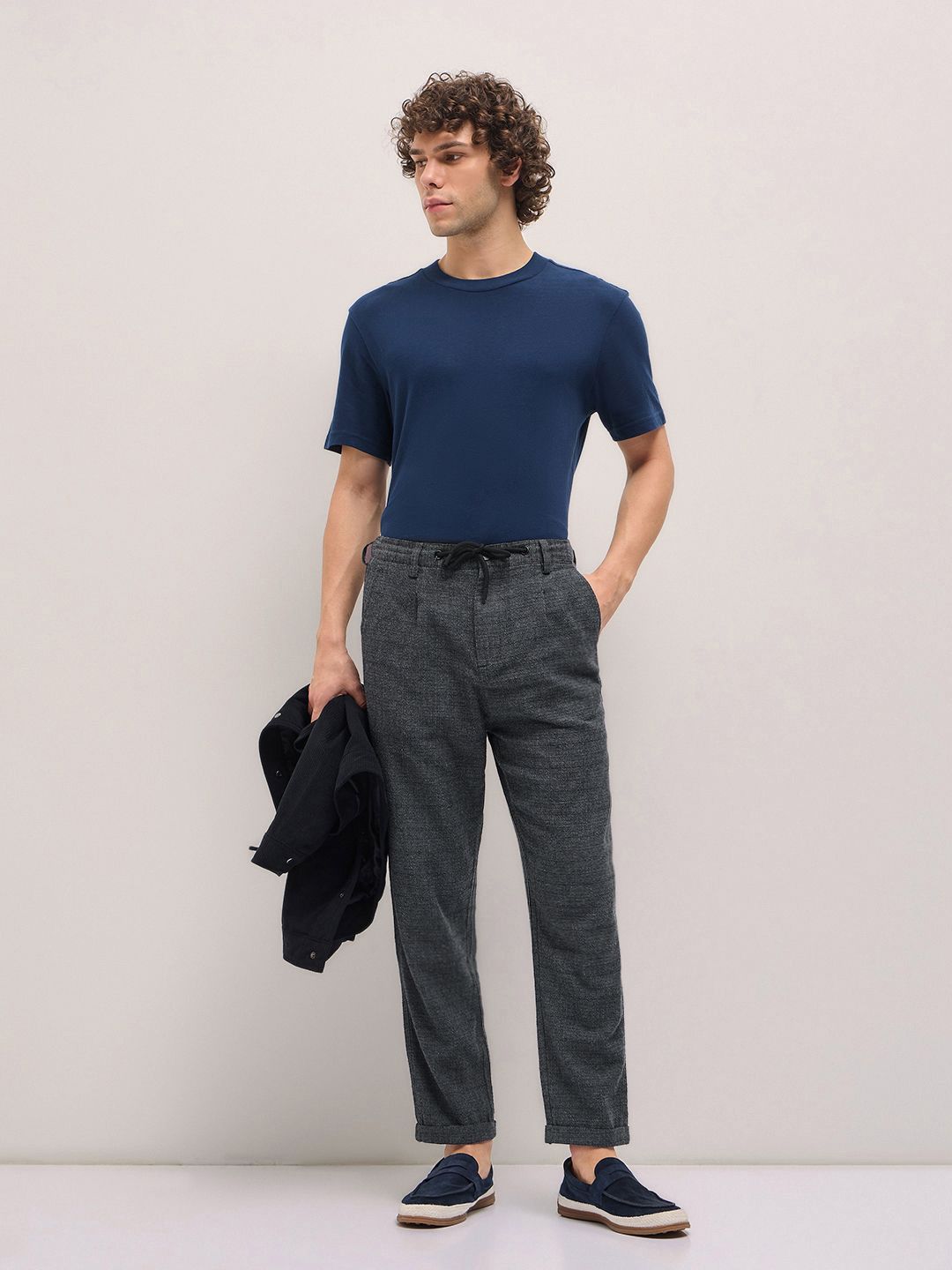 THE BEAR HOUSE Men Textured Tapered Fit Pleated Chinos Trousers