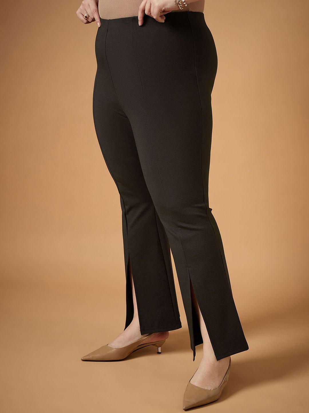 SASSAFRAS Curve Women Comfort Slim Fit High-Rise Trousers