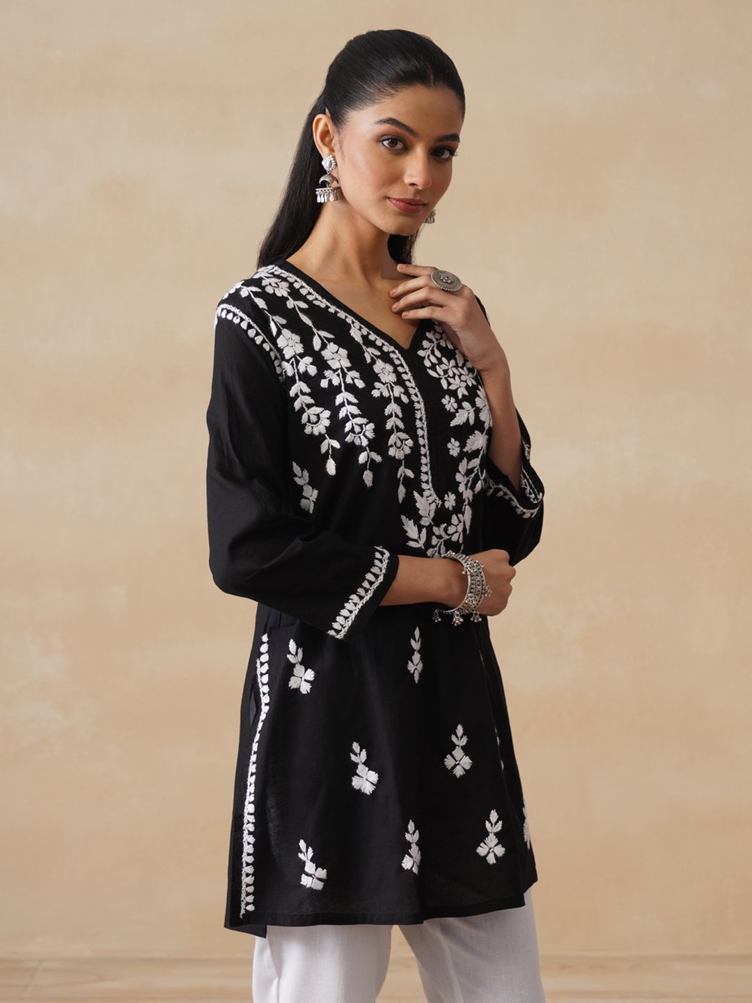 House of Chikankari Women Black Cotton Chikankari Embroidered Kurti